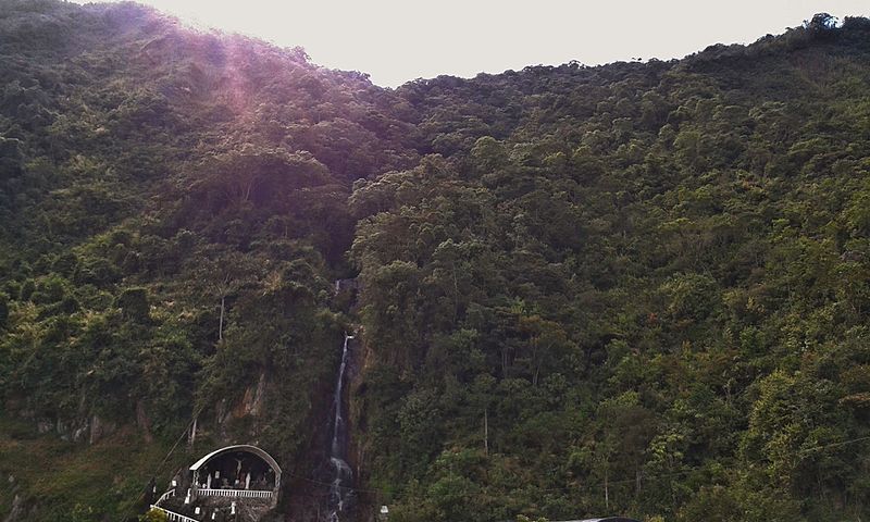 File:Calvario y una de las cascadas de Palenque, Santa Rosa de Osos.jpg