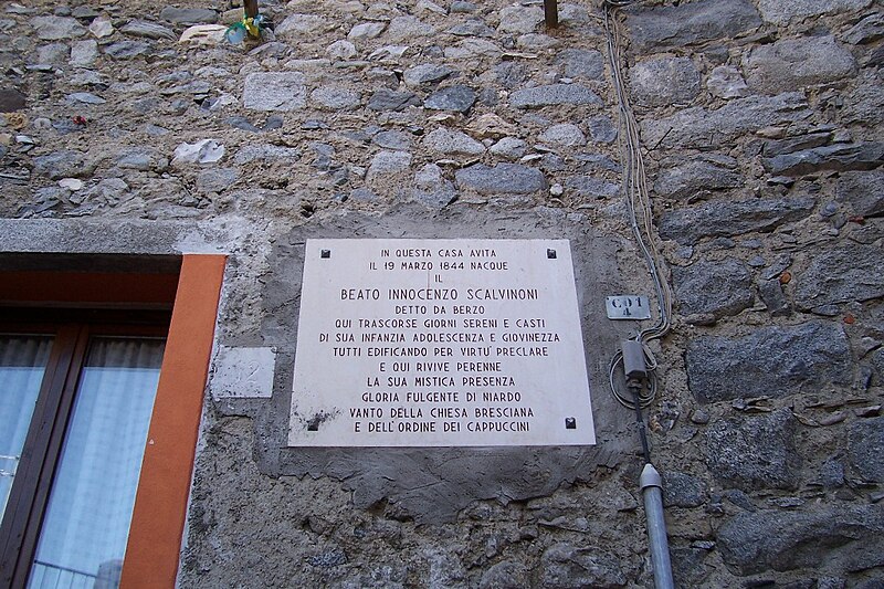 File:Casa natale di Innocenzo Scalvinoni - Niardo (Foto Luca Giarelli).jpg