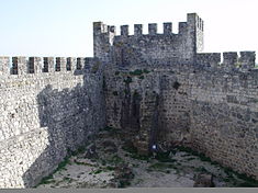 One of the corner towers of the Castle of Leiria Castelo de Leiria 10.jpg