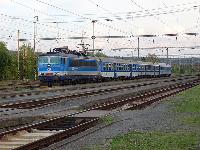 Push–pull train in the Czech Republic (2016); note control car at the rear of the train.