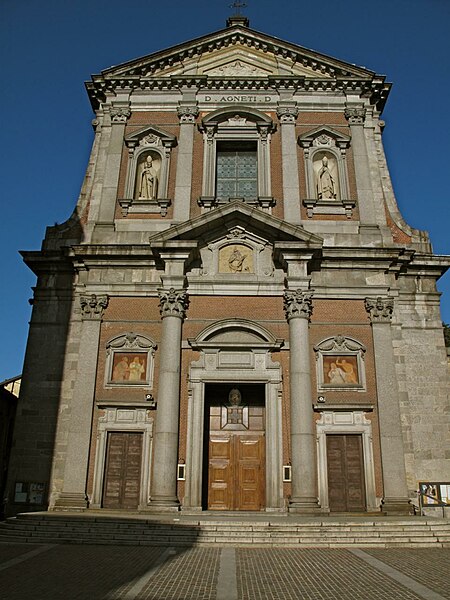 File:Church in Somma Lombardo, Malpensa.jpg