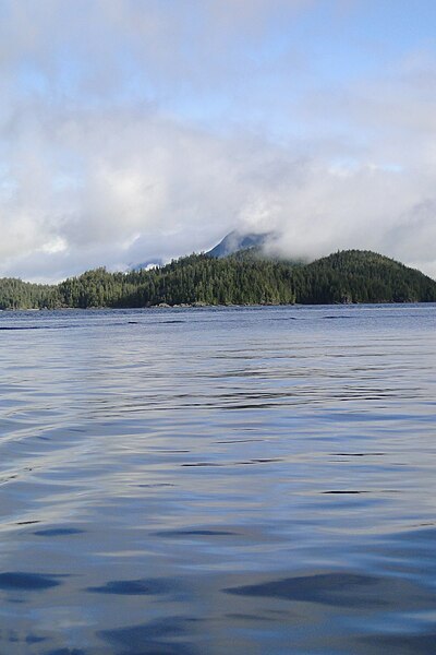 File:Clayoquot Sound - Near Tofino, Vancouver Island, BC, Canada - 04 (4570398120).jpg