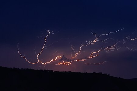 Tập_tin:Cloud_to_cloud_lightning_strike.jpg