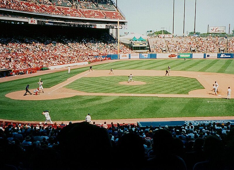 File:CountyStadium2000FirstBaseSide.jpg