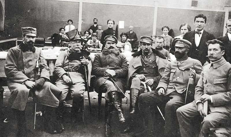 File:Czaki, Sieroszewski, Piłsudski, Kasprzycki, Sławek. Zakopane 1914.jpg