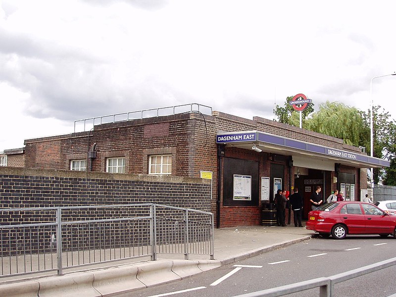 File:Dagenham East station (2684211917).jpg