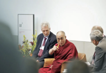 Der 14. Dalai Lama Tenzin Gyatso bei seinem Besuch an der Universität Bern 2013