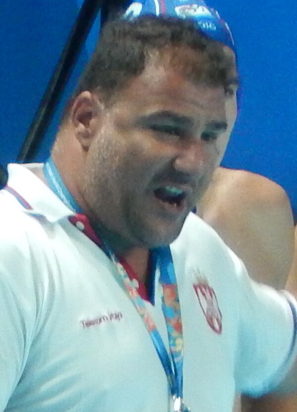 Savić coaching Serbia at the 2015 World Championships