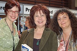 Vasemmalta oikealle: Delia Sherman, Nancy Kress ja Ellen Datlow vuonna 2017.