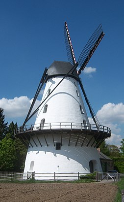 Hoe gaan naar Den Steenen Molen met het openbaar vervoer - Over de plek