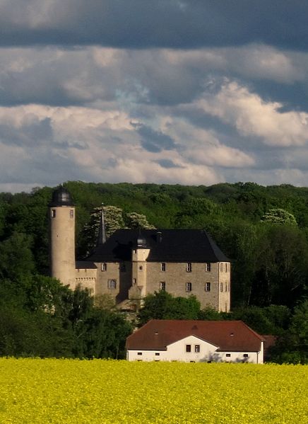 File:Denstedt an der Ilm, Gemeinde Kromsdorf, Weimarer Land, ehemal. Schloß.JPG