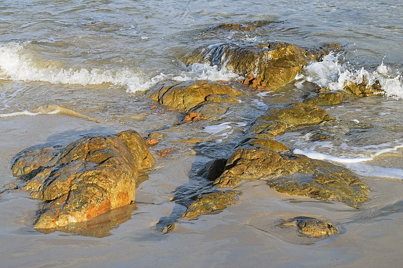 File:Detalle rocas de Frouxeira.jpg