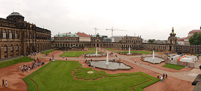 400px-Dresden_Zwinger_panorama