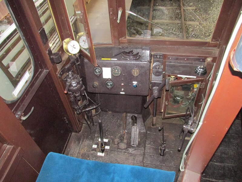 File:Driver's seat of HoJi-3, Kubiki Railway.JPG