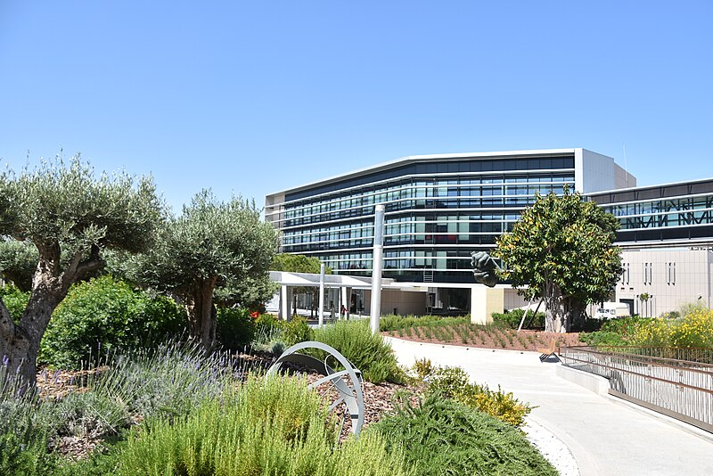 File:EUIPO building garden.jpg