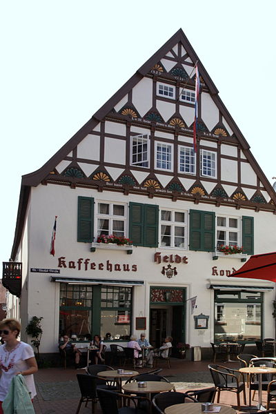 File:Eckernförde - St.-Nicolai-Straße - 1 03 ies.jpg