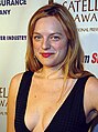 Elisabeth Moss interpreta June Osborne.