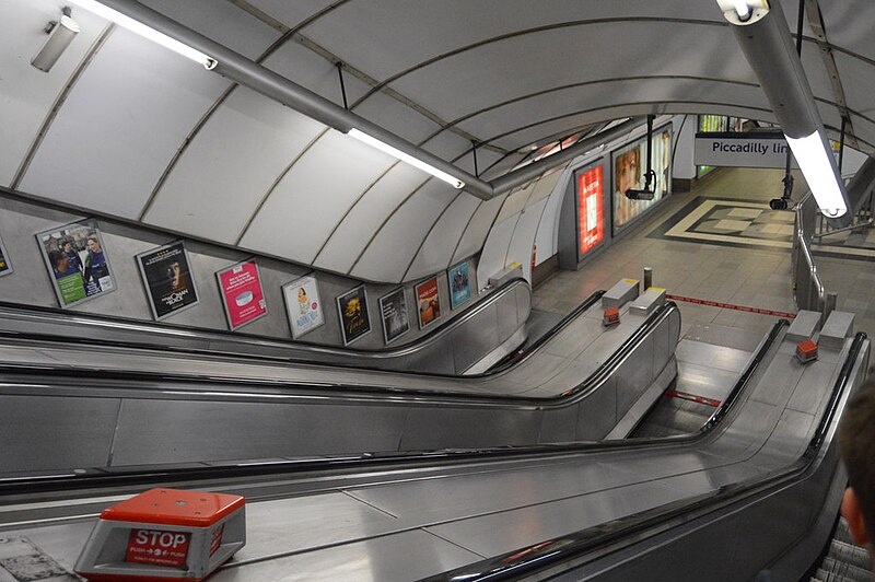 File:Escalator, Holborn Underground Station - geograph.org.uk - 5903043.jpg