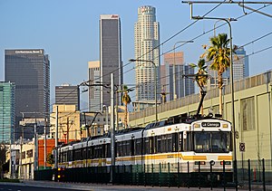 Expo Line и L.A. skyline.jpg