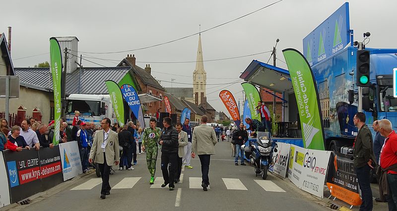 File:Ficheux - Paris-Arras Tour, étape 2, 23 mai 2015, départ (A01).JPG