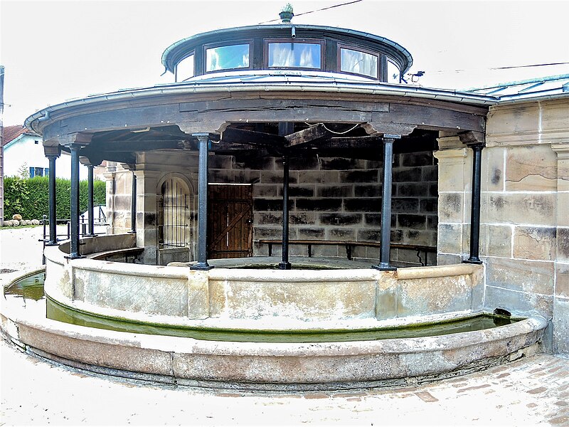 File:Fontaine-lavoir. (3). Bouhans-les-Montbozon.jpg