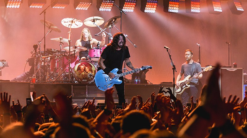 File:Foo Fighters - The O2 - Tuesday 19th September 2017 FooO2190917-11 (37154023740).jpg