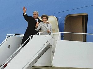 George W. Bush: Familie, Ausbildung und Persönliches, Wehrdienst in der Nationalgarde und Unternehmertätigkeit, Politische Karriere