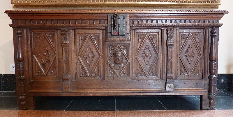 File:Fr Moulins Musée Anne de Beaujeu chest.JPG