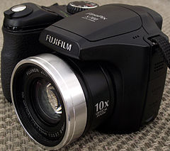 Fujifilm FinePix S700 (cropped).jpg