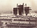 1924年、インド門の落成式。
