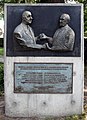 "Konrad Adenauer und Charles de Gaulle" von Chantaldela Chauvinière-Riant, 2002, Tiergartenstraße 35, Berlin-Tiergarten, Deutschland