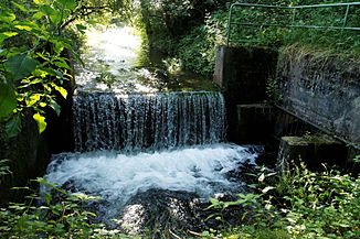 Entry of the Gleißach into the culvert under the supply channel of the Birkenhof pond