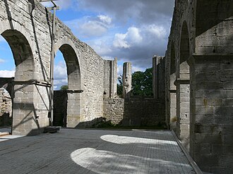 The ruined abbey church, view towards east Gotland Roma 03.jpg