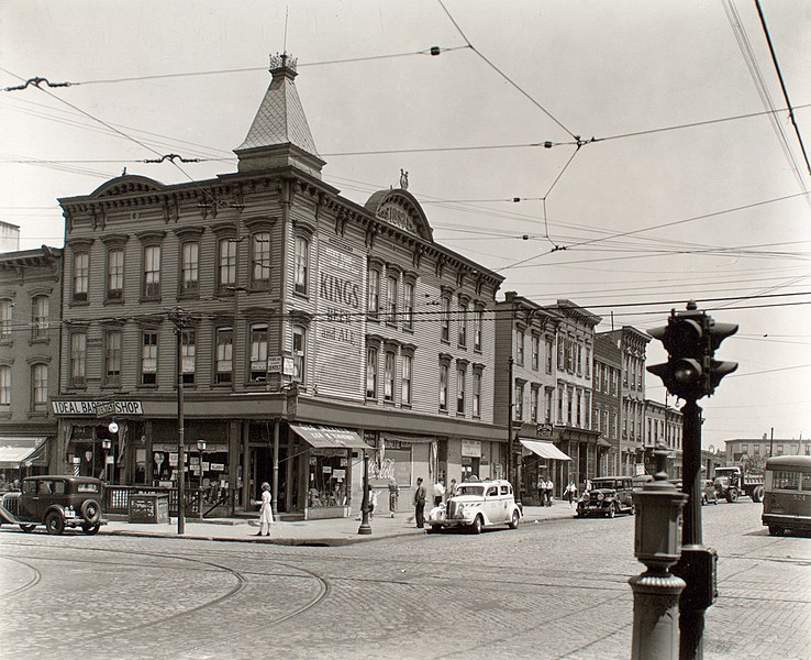 File:Graham and Metropolitan Avenues, Brooklyn (NYPL b13668355-482572).jpg