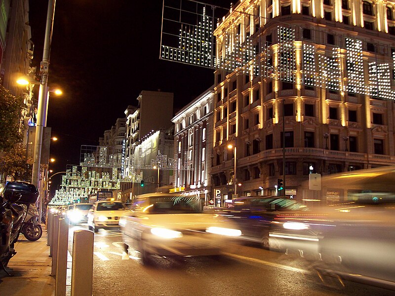 File:Gran Vía (Madrid) 54.jpg