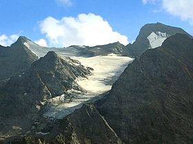 Utsikt over Grande Aiguille Rousse (til høyre) og de italienske Carro-breene fra øst.