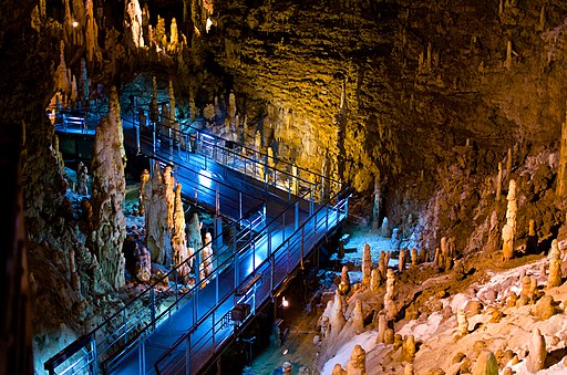 Gyokusendo Cave - panoramio