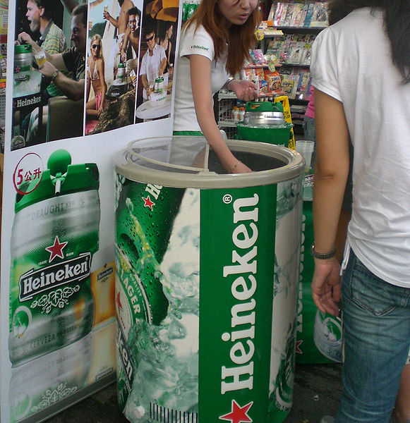 File:HK Tai Wan Heineken Beer Saleslady a.jpg