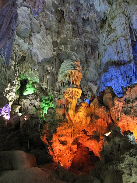 File:Ha Long Bay 10.jpg