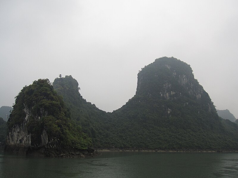 File:Ha Long Bay 15.jpg