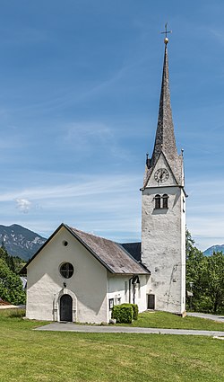Hermagor Mellweg katholische Pfarrkirche hl Gertraud WSW-Ansicht 08062017 9177.jpg