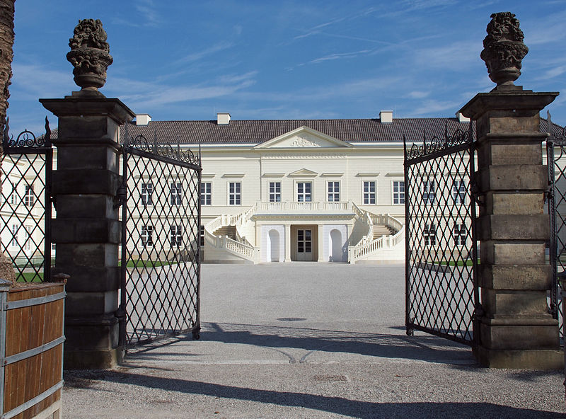 File:Herrenhausen Schloss 01.jpg
