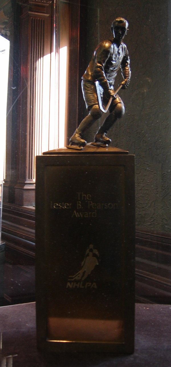 The trophy used for the award from 1971 to 2009.