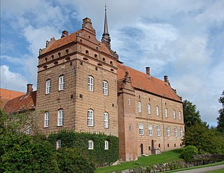 <span class="mw-page-title-main">Holckenhavn Castle</span> Manor house in Funen, Denmark