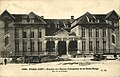 Le premier bâtiment, hôpital des Dames françaises de la Croix-Rouge, rue de la Colonie, construits en 1895 par Hector Degeorge.