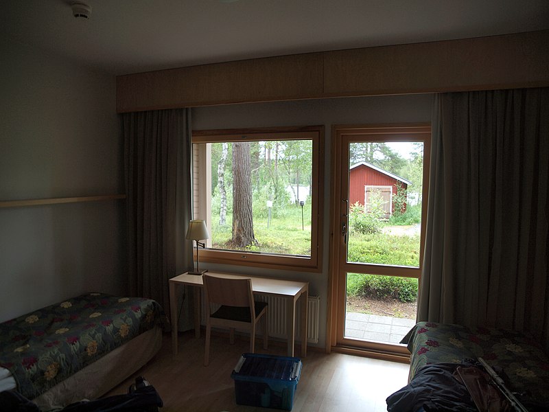 File:Hotel room at hotel Inarin Kultahovi, Lapland, Finland.jpg