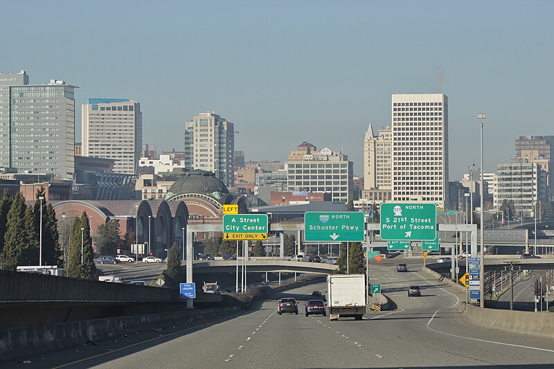 File:I-705 northbound approaching SR 509 in Downtown Tacoma.jpg
