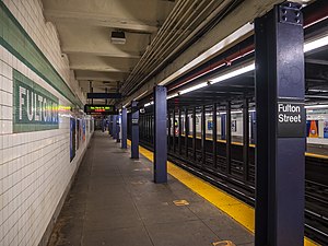 IND Crosstown Fulton Street Selatan Platform.jpg