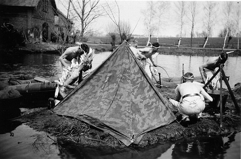 File:Infanterie-Regiment 489 Quatier-Rtr-Zug in Tczew (pl) Dirschau (de) -1941-03 by-RaBoe.jpg