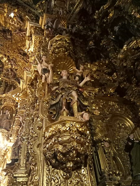 File:Interior de la Basílica de Nuestra Señora de Ocotlán, Tlaxcala 04.jpg